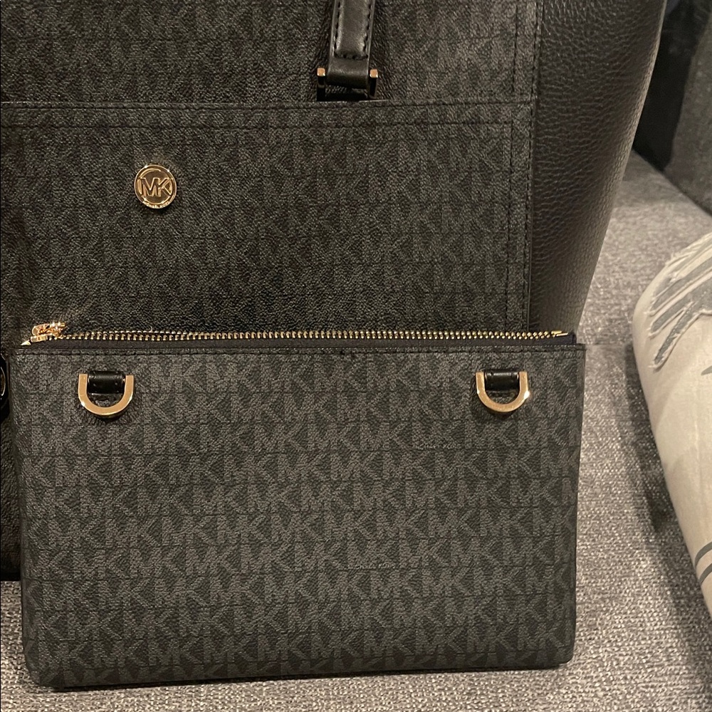 Michael Kors Large Maisie 2/1 Black Signature Tote. With logo snapin clutch NWOT - Picture 3 of 11